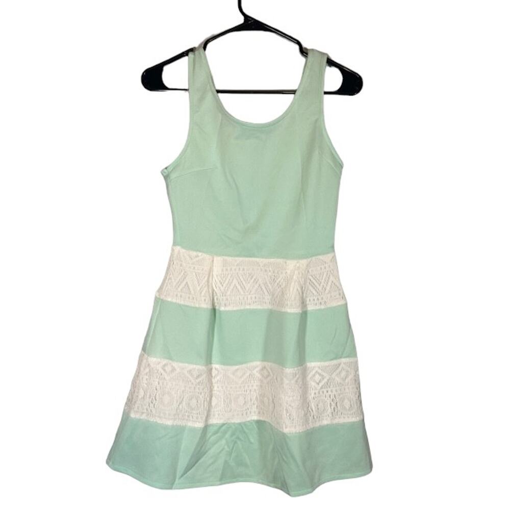 Day & Night Women’s Baby Blue White Lace Applique Sleeveless Sheath Dress Size S